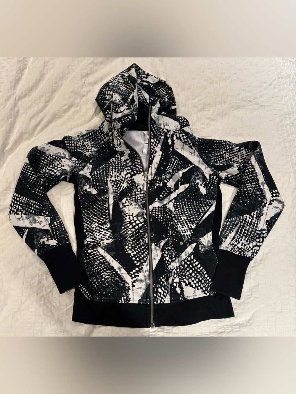 lululemon Retired Women’s Black & White Abstract Print Hooded Full-Zip Jacket